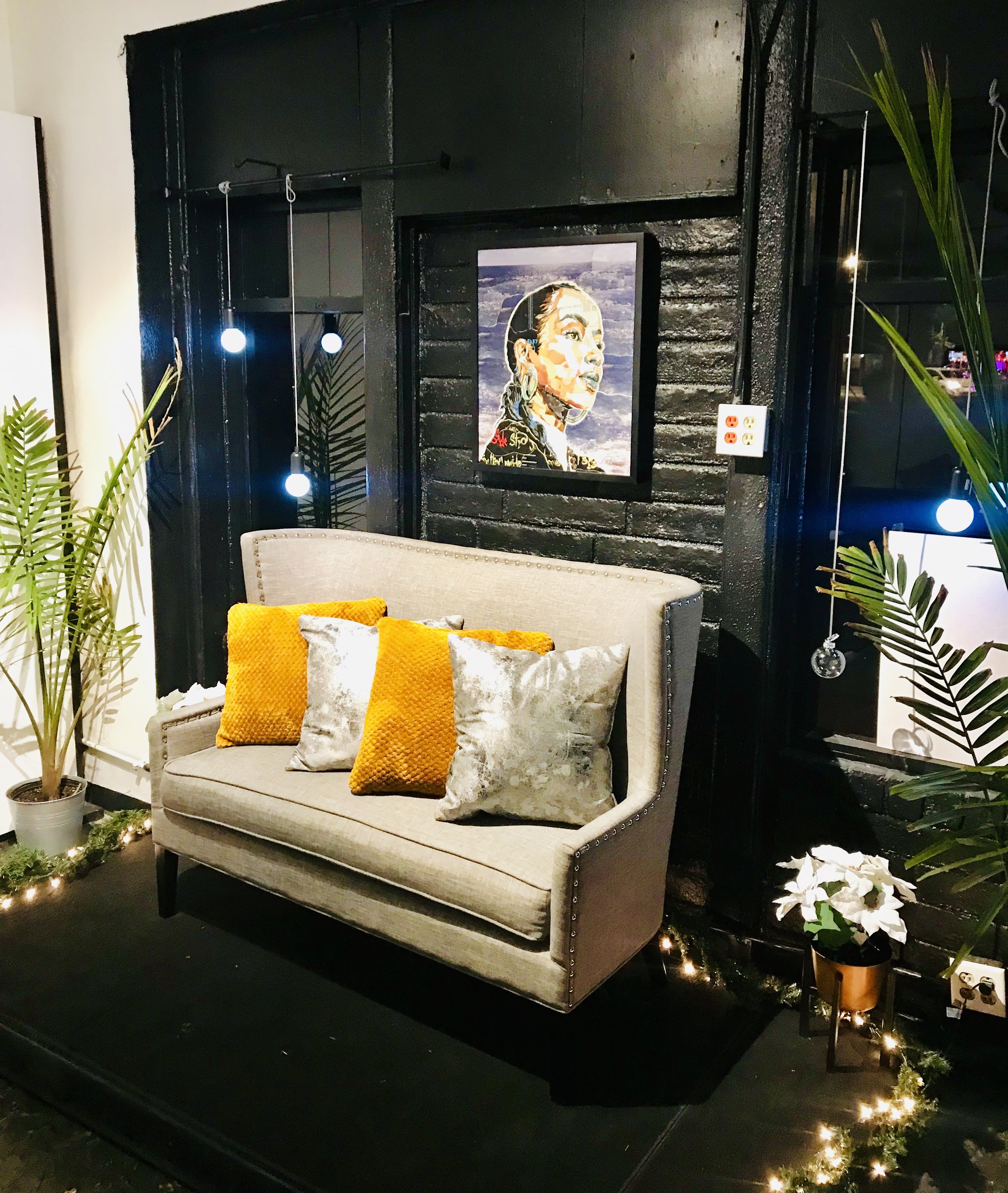 xmas salon window.JPG